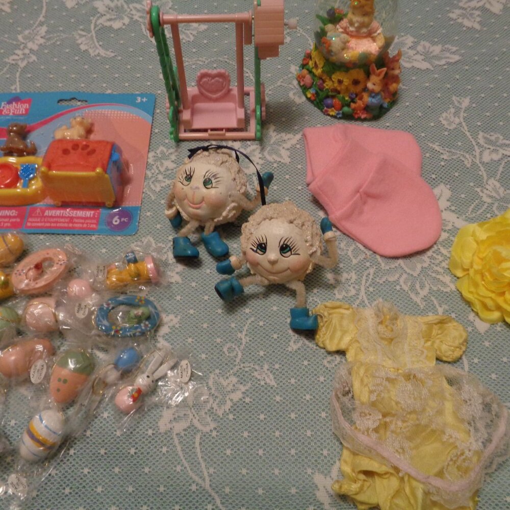 JUNK DRAWER LOT TOYS TINY EGGS EGG GLOBE OLD ORNAMENTS PETS ETC LOT